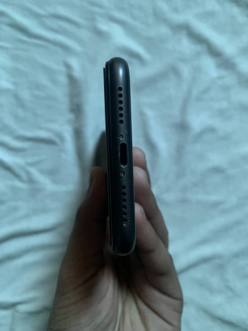 Apple iPhone 11 7