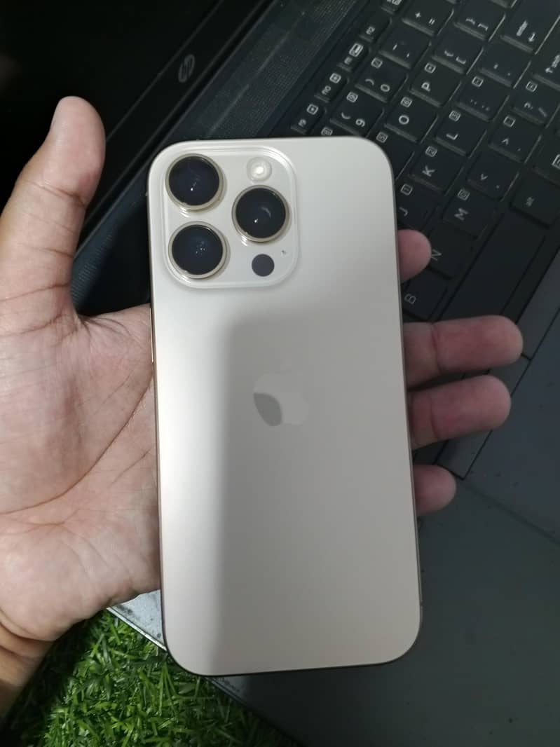 Apple iPhone 16 Pro 0