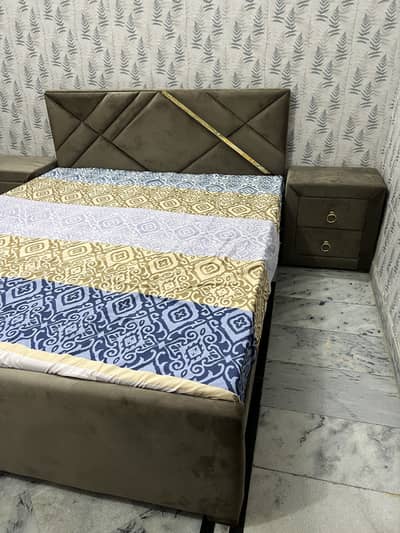 Queen bed size for sale without matresss brand new