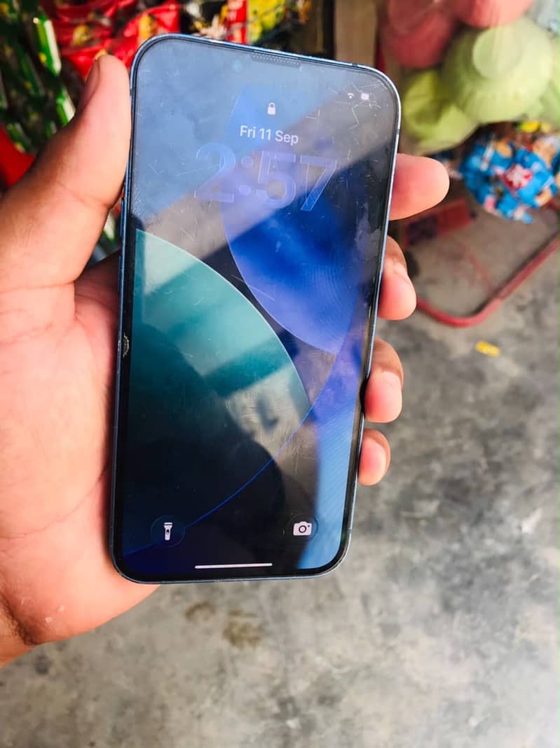 Apple iPhone 13 2