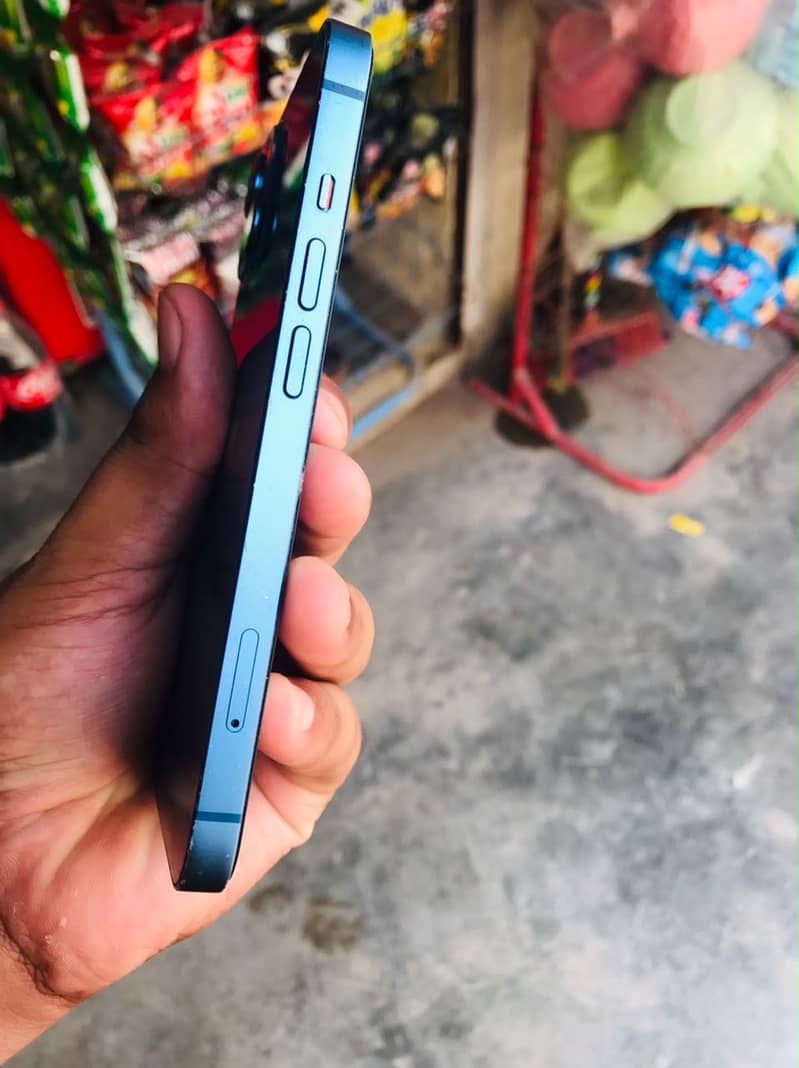 Apple iPhone 13 3