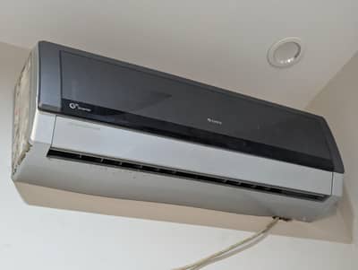 Gree inverter 1 ton excellent working condition