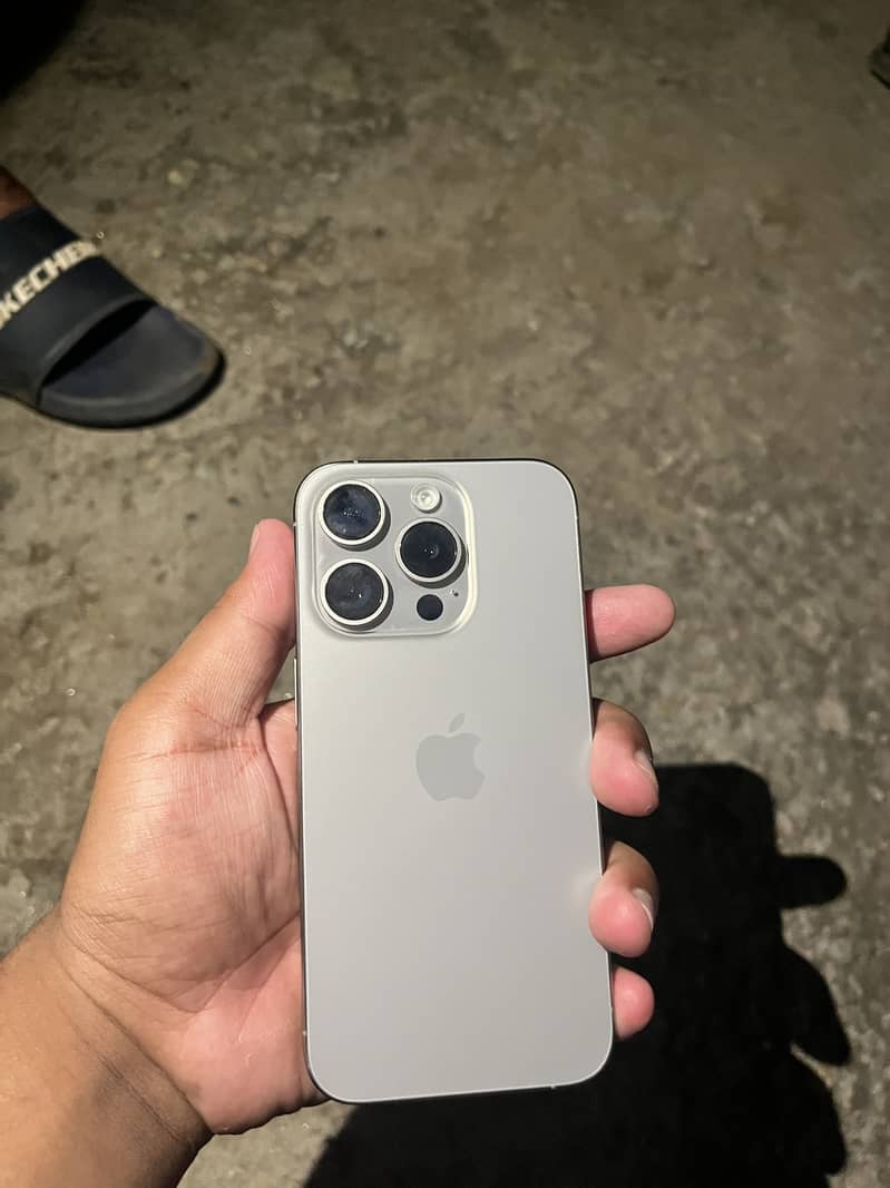 Apple iPhone 15 Pro 0