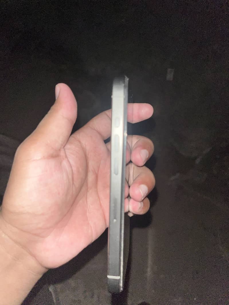 Apple iPhone 15 Pro 4