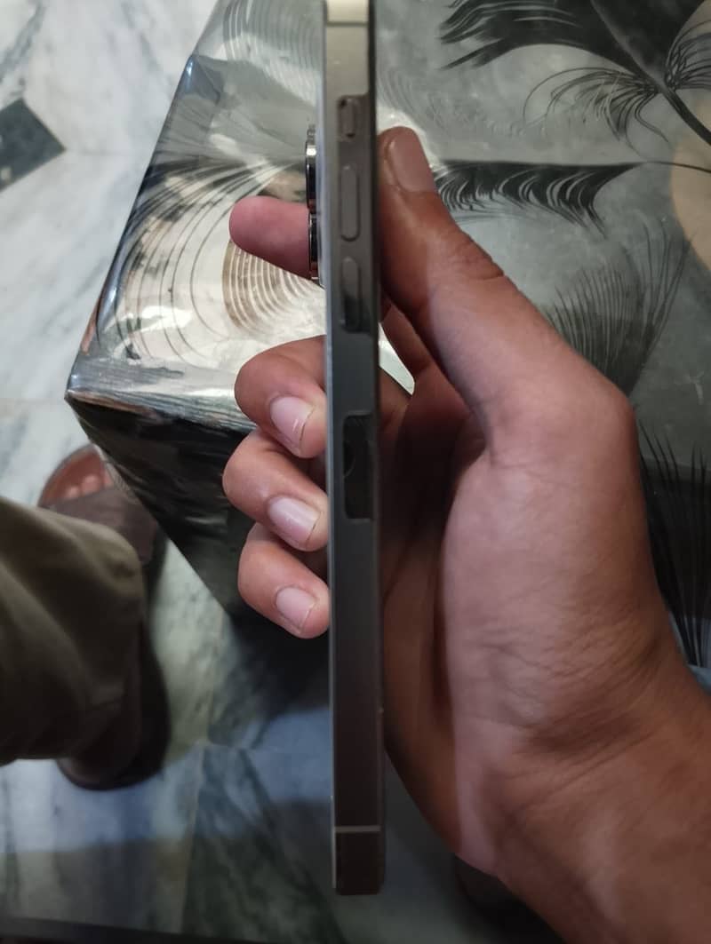 Apple iPhone 14 Pro Max 4