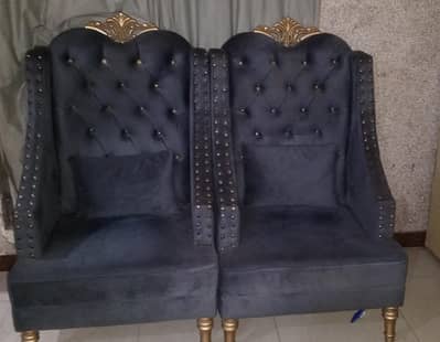 2 sofa chairs with table 10/10 condition