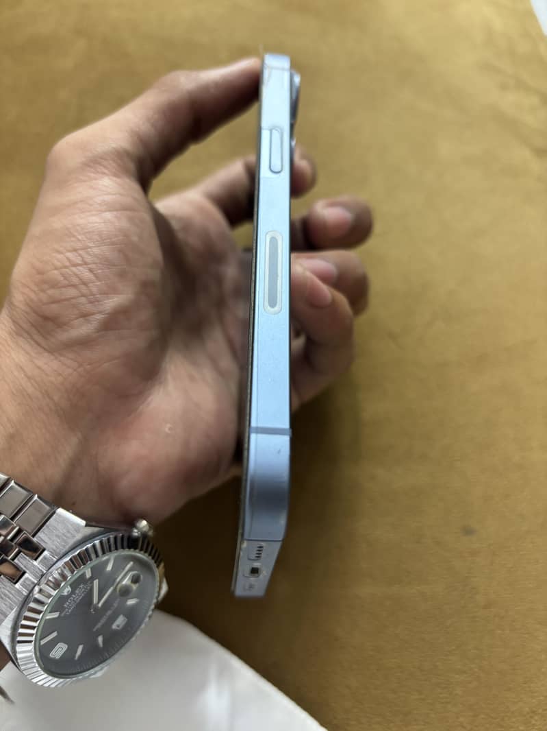 Apple iPhone 14 3