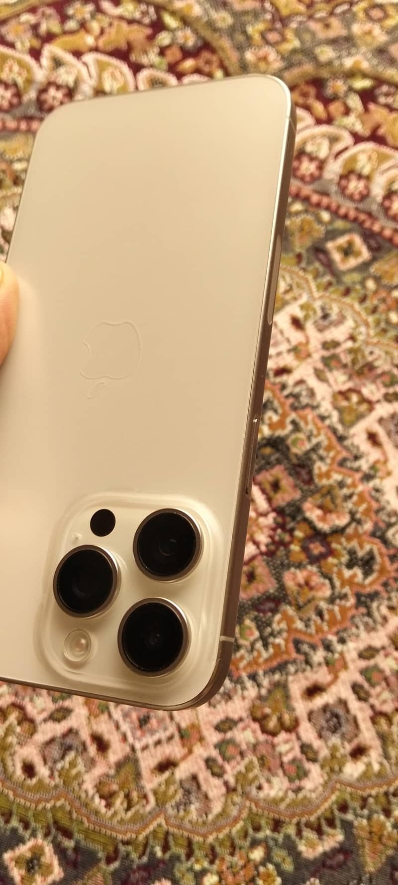 Apple iPhone 15 Pro Max 2