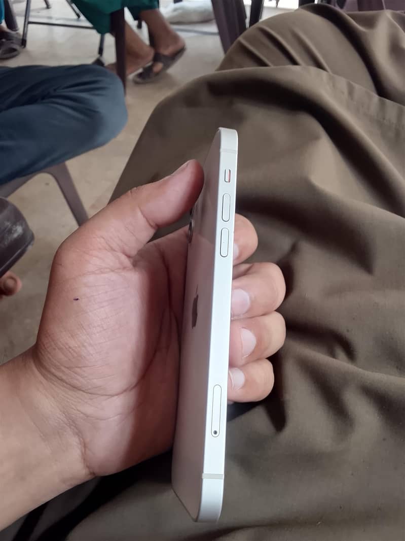Apple iPhone 12 3