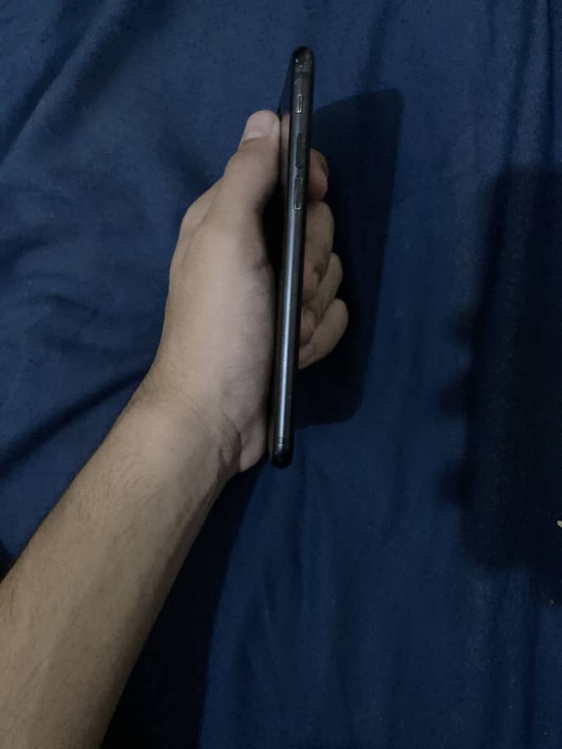 Apple iPhone 7 2