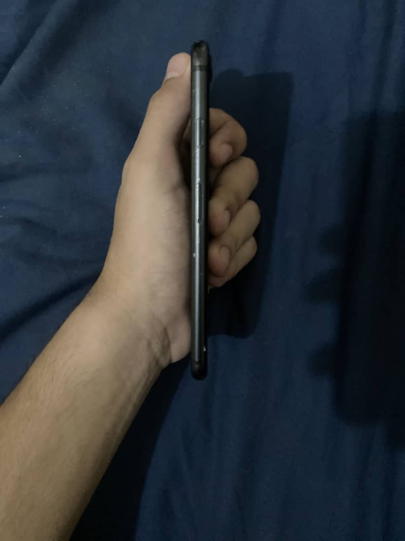 Apple iPhone 7 3