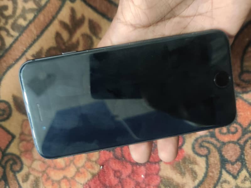 Apple iPhone 8 1