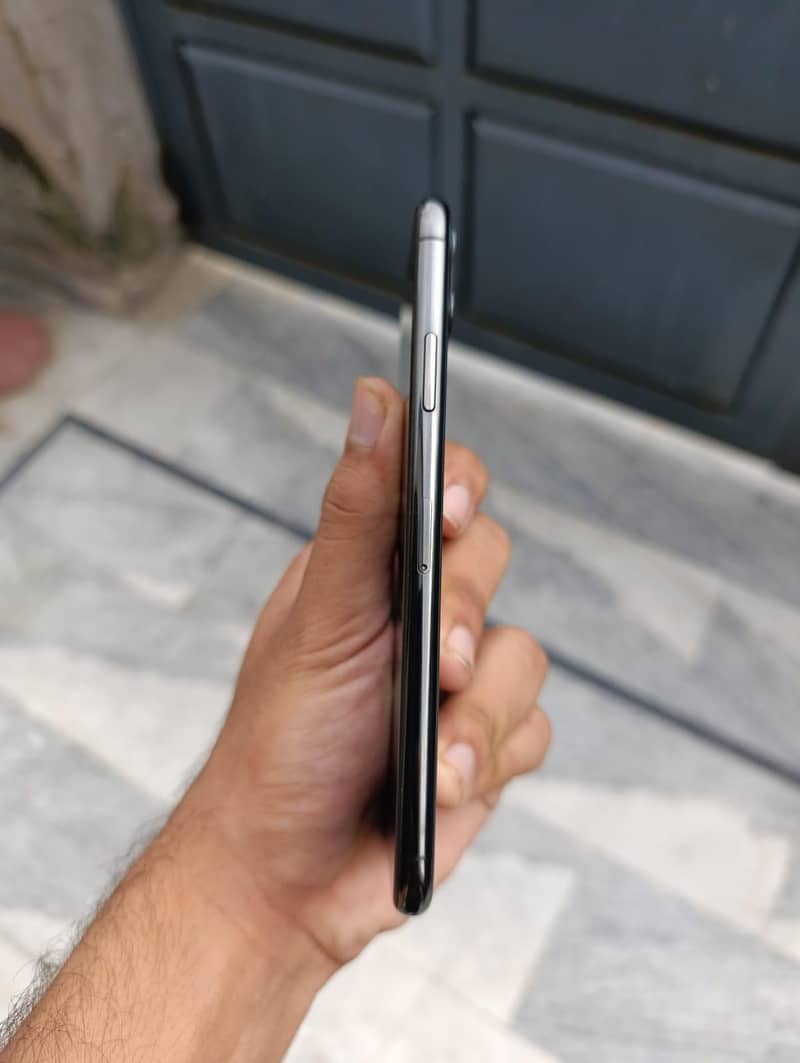 Apple iPhone 11 Pro Max 2