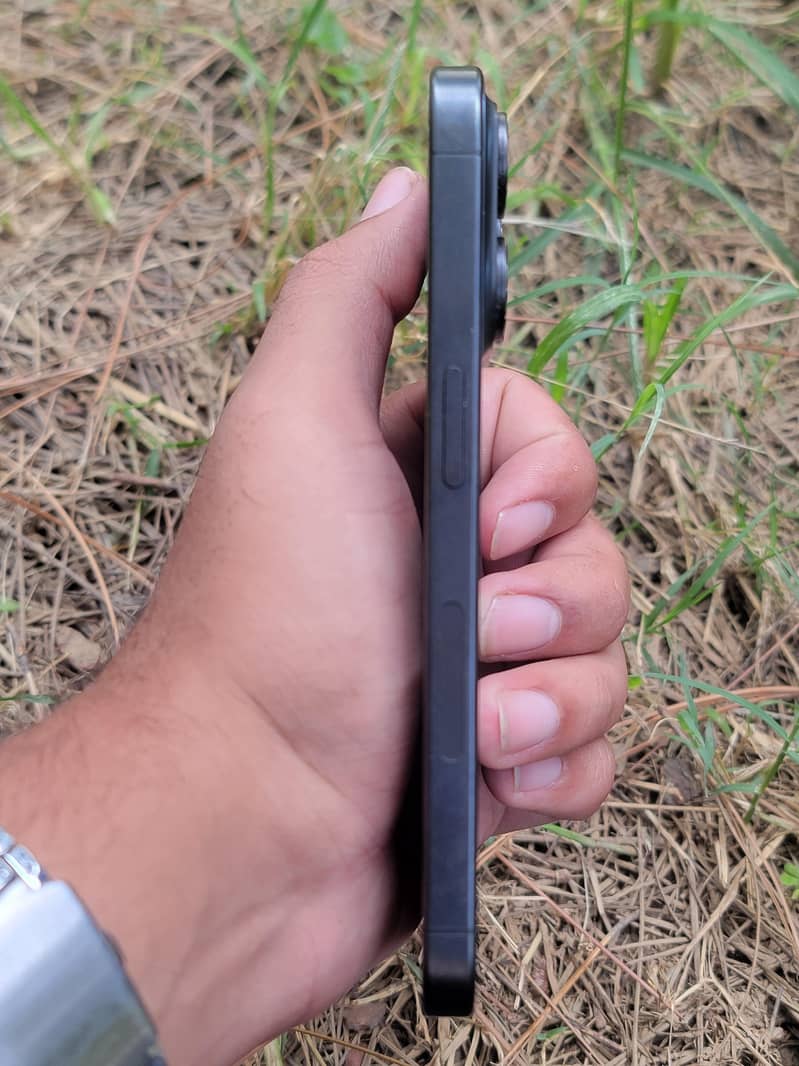 Apple iPhone 15 Pro 1