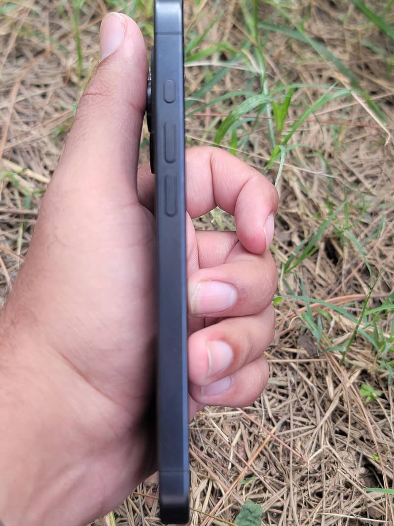 Apple iPhone 15 Pro 3