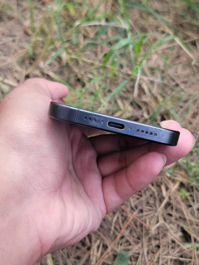 Apple iPhone 15 Pro 4