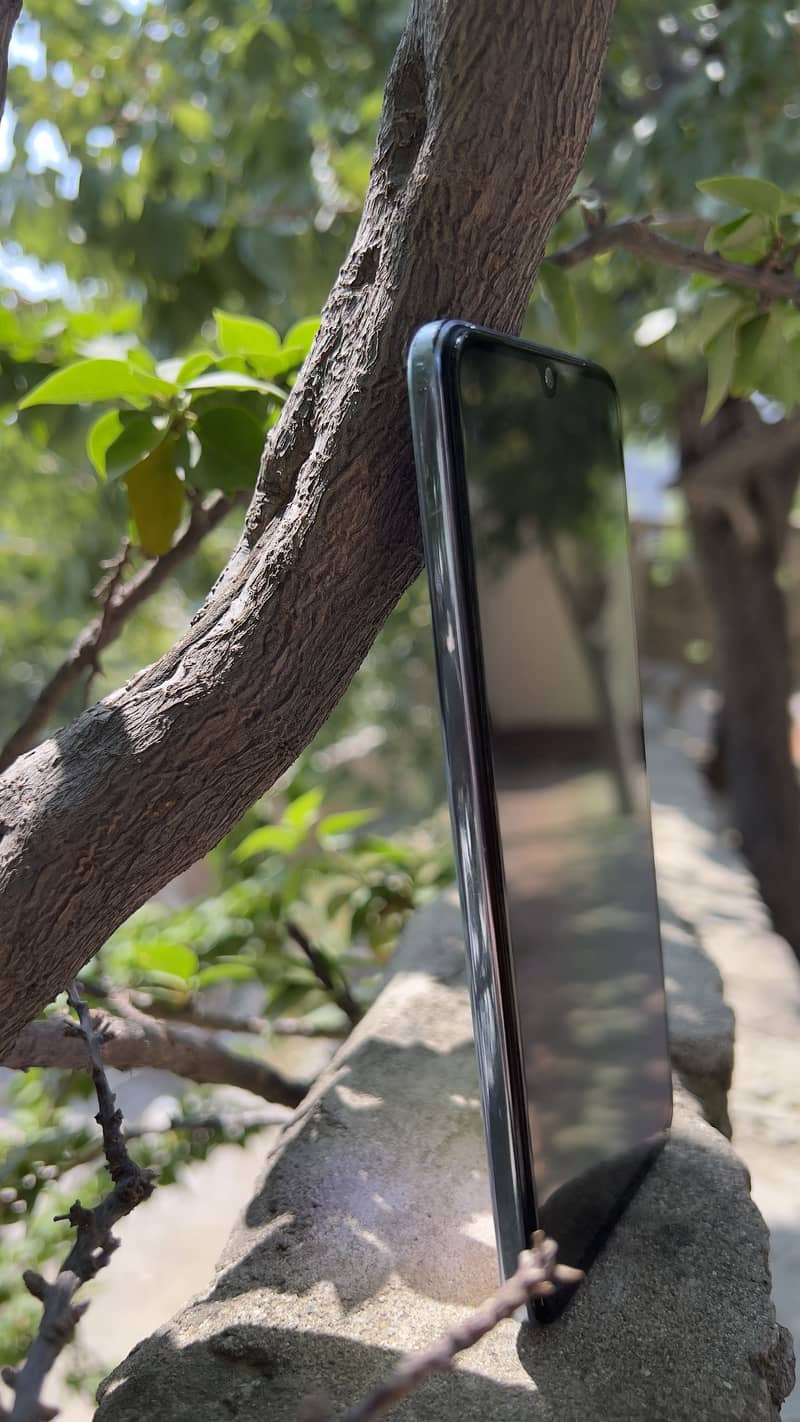 Vivo V21 4