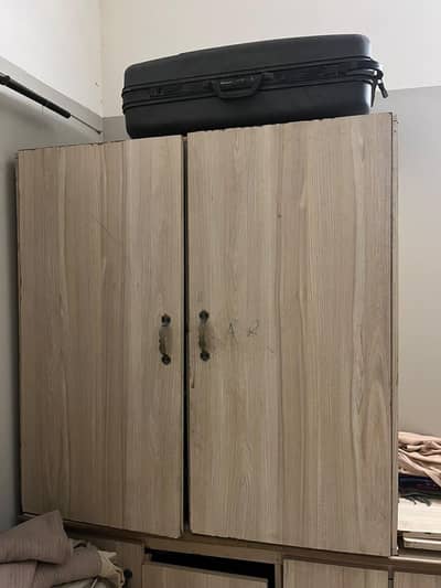 8 door cupboards