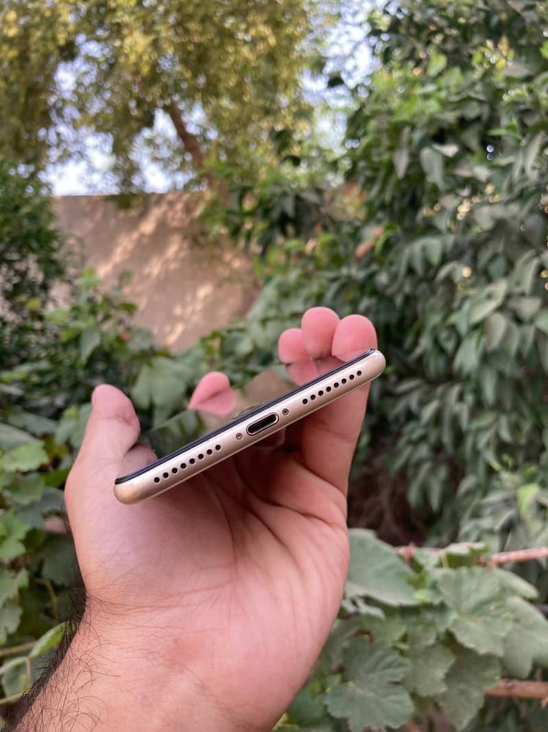 Apple iPhone 7 Plus 2