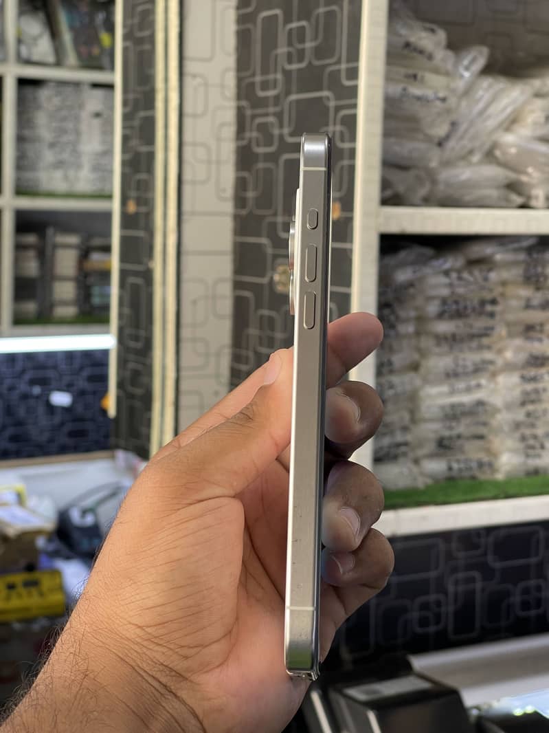 Apple iPhone 15 Pro Max 1