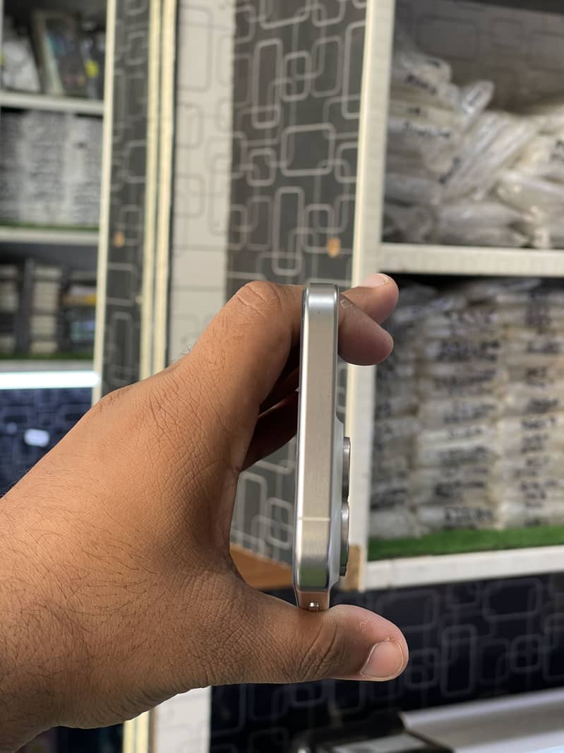 Apple iPhone 15 Pro Max 3