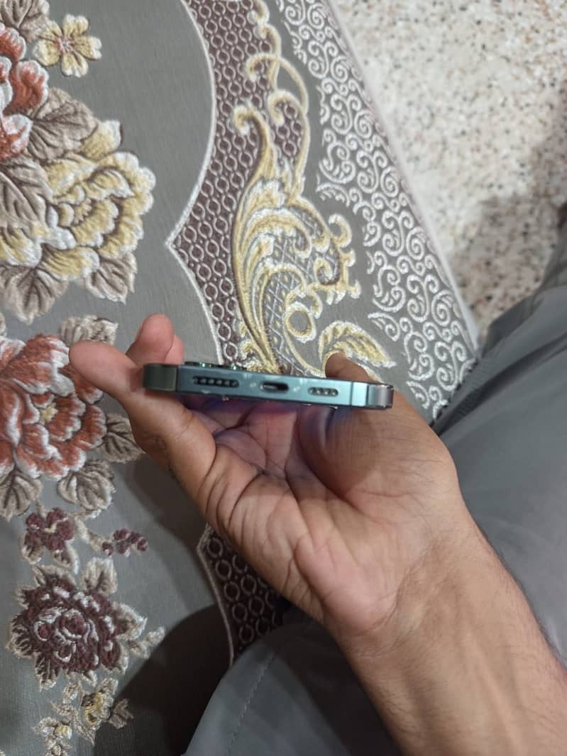 Apple iPhone 13 Pro Max 4