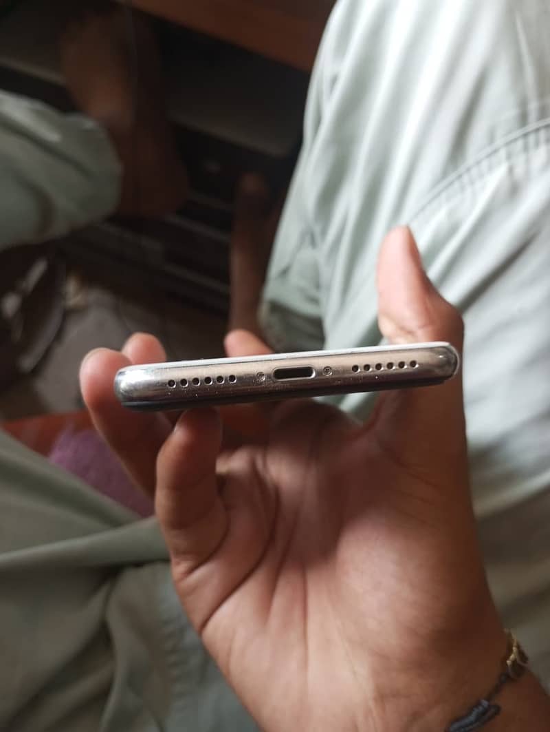 Apple iPhone X 6
