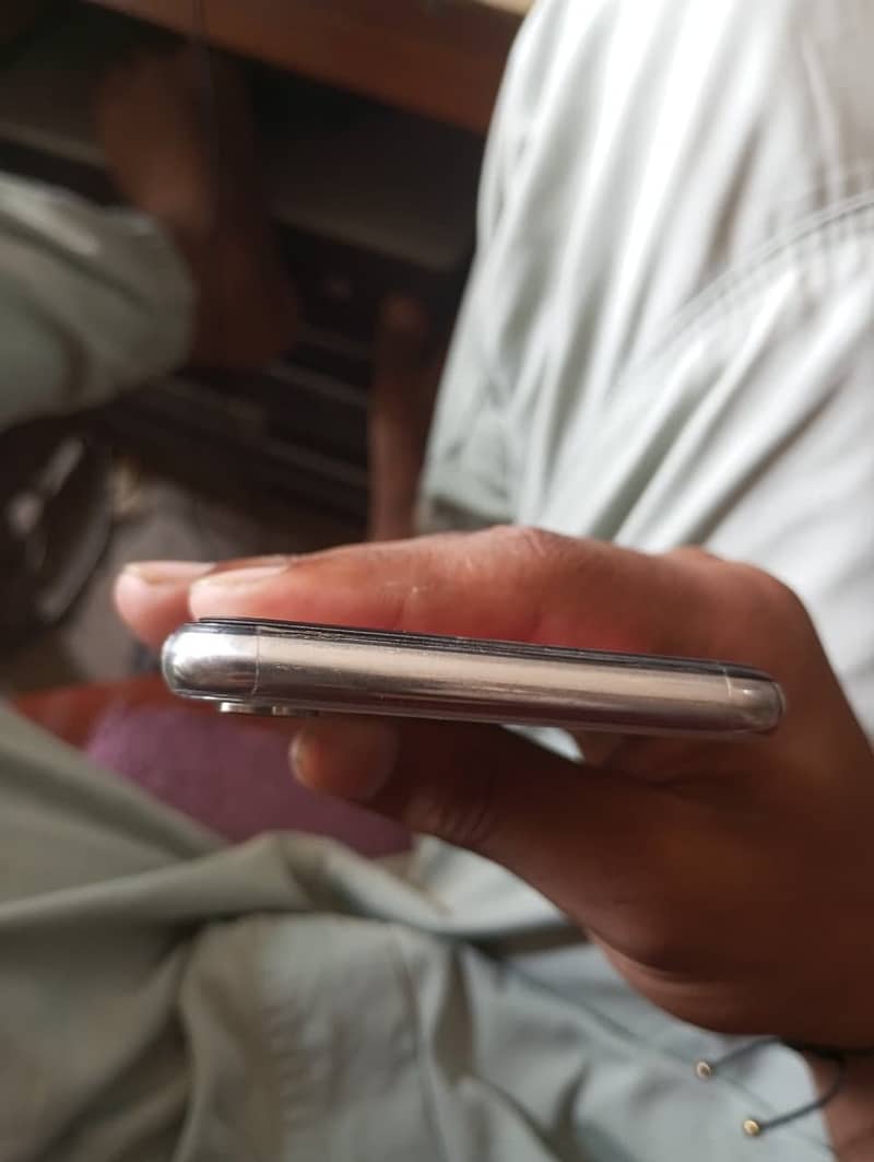 Apple iPhone X 3