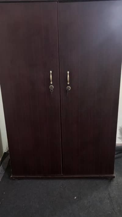 2 door wordrobes good condition front wooden