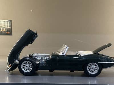 Burago licensed jaguar 1:18 scale