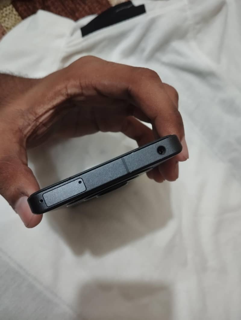 Sharp Aquos R8 pro 2