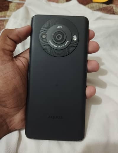 Sharp Aquos R8 pro
