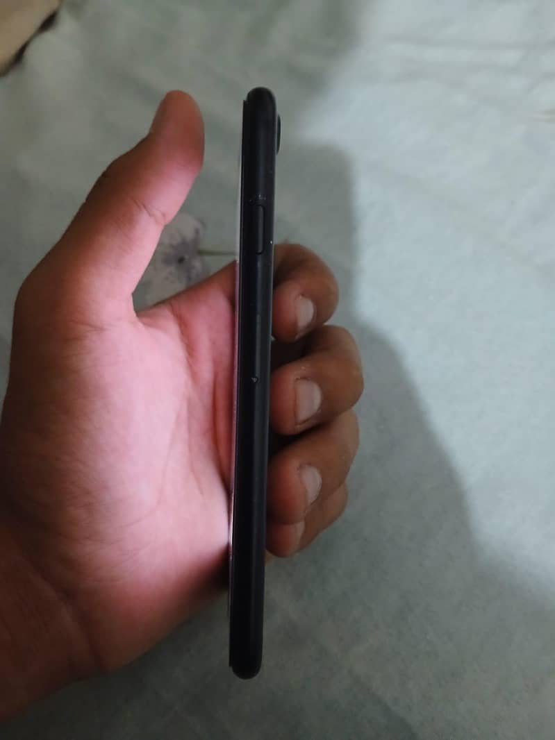 Apple iPhone 7 3