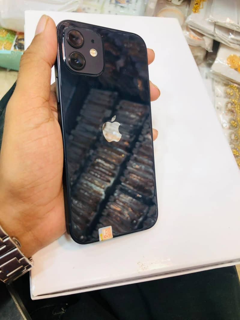Apple iPhone 12 4