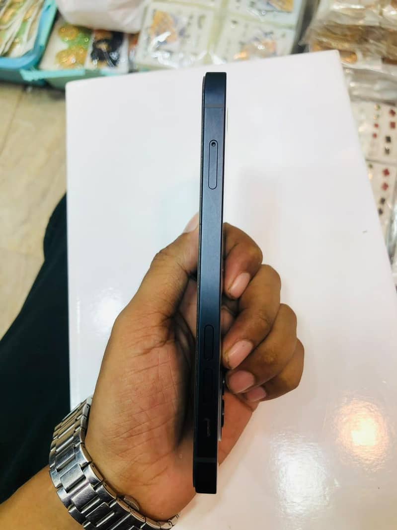 Apple iPhone 12 6