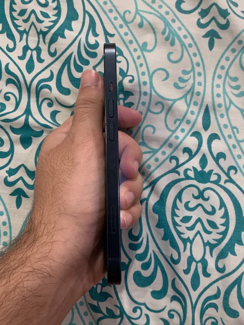 Apple iPhone 13 2
