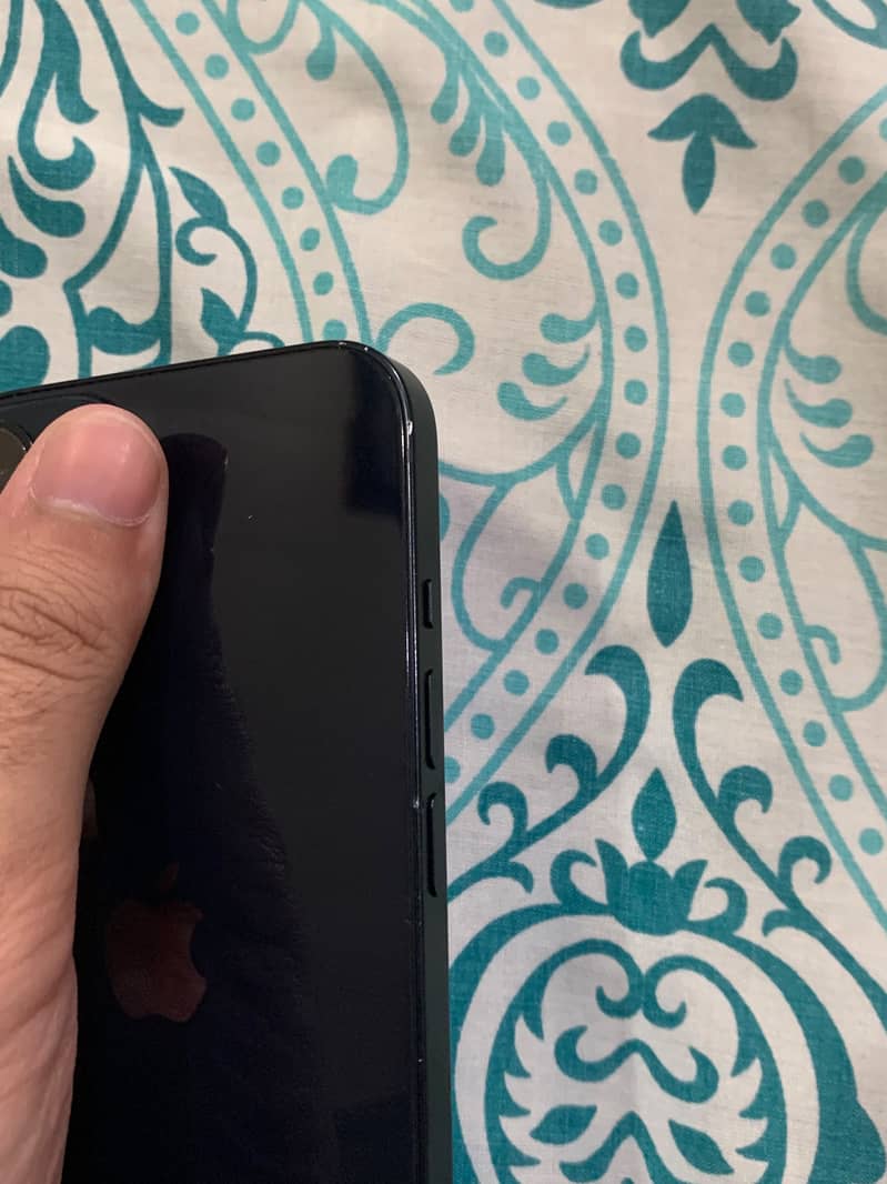 Apple iPhone 13 7