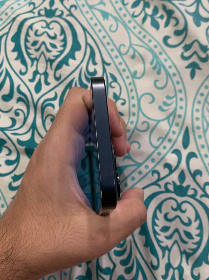 Apple iPhone 13 9