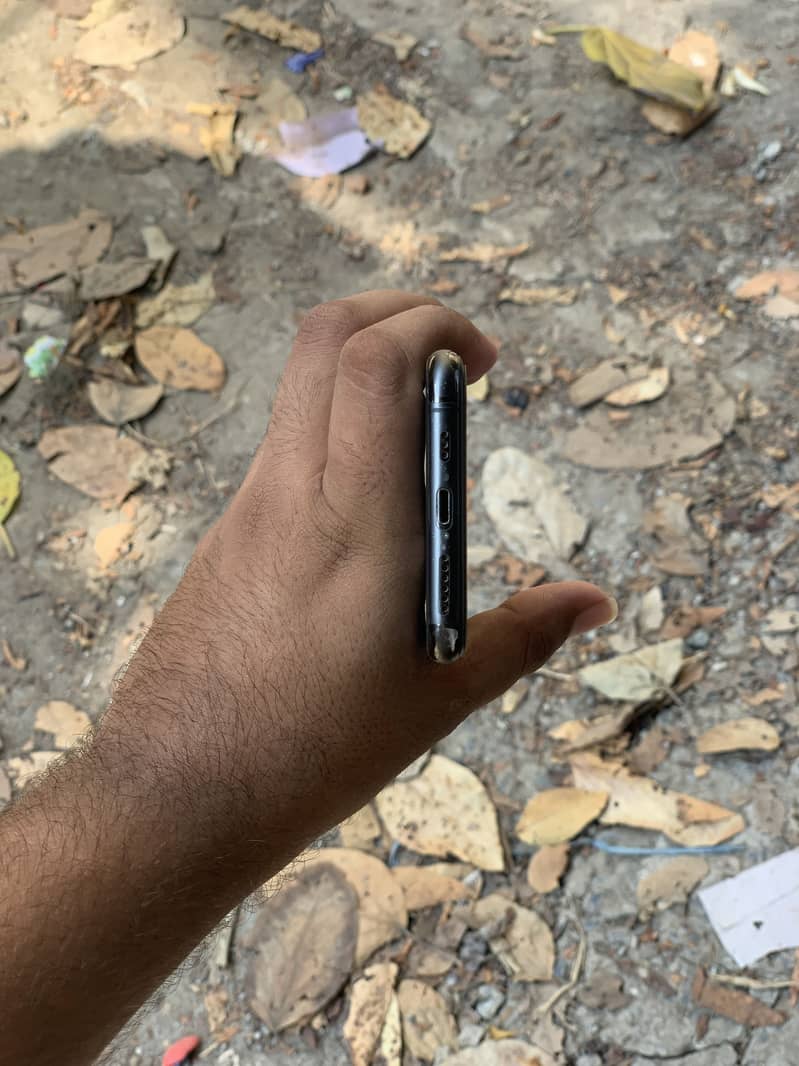 Apple iPhone 11 Pro 1