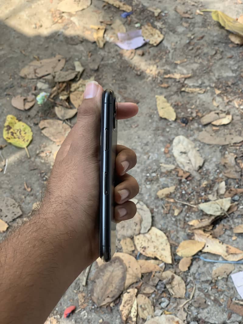 Apple iPhone 11 Pro 2