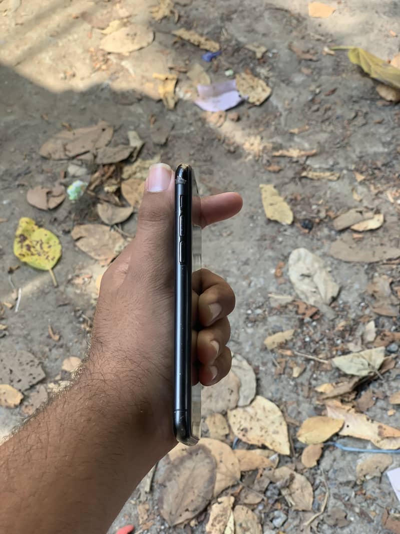 Apple iPhone 11 Pro 3
