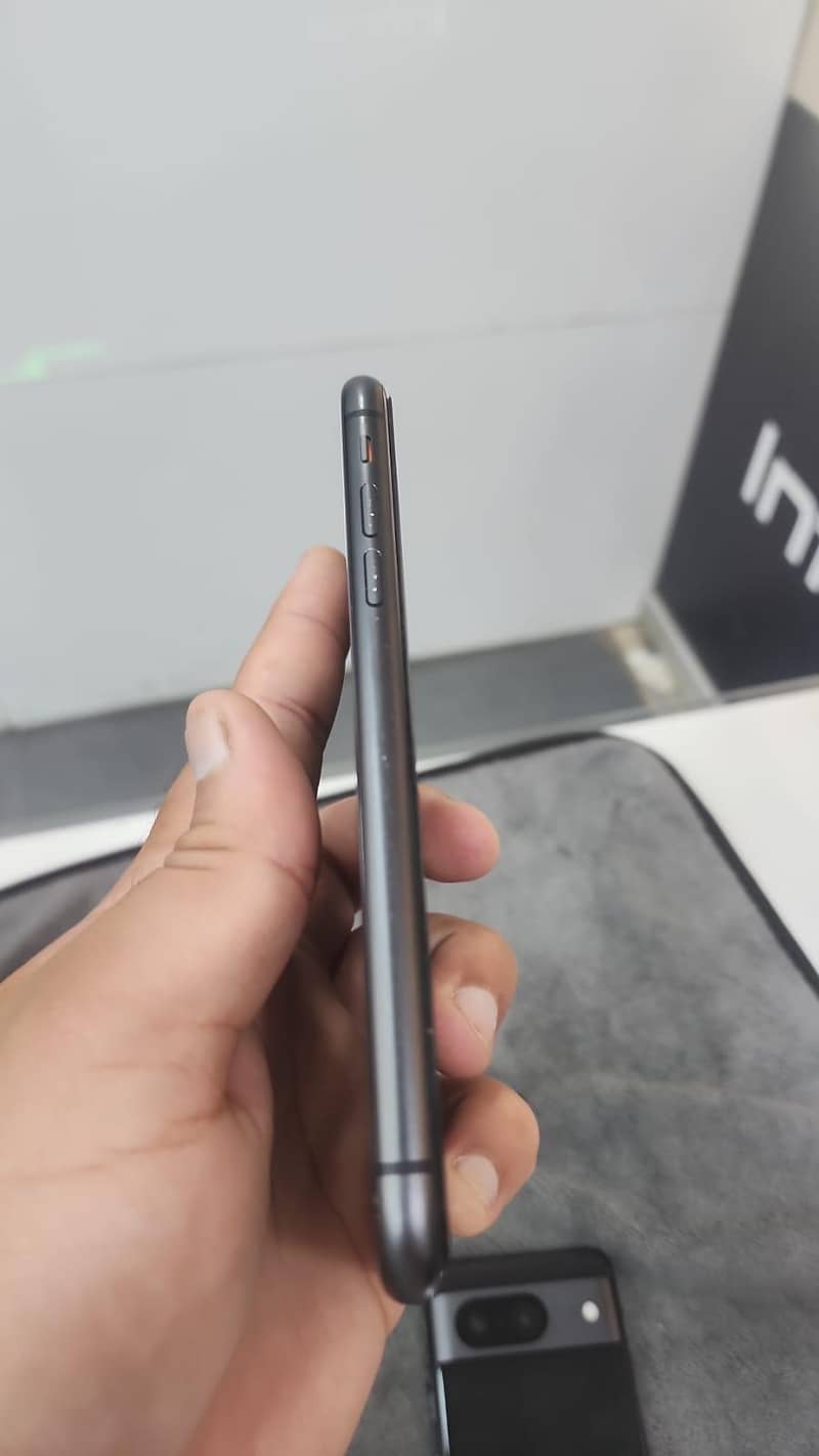 Apple iPhone 11 4