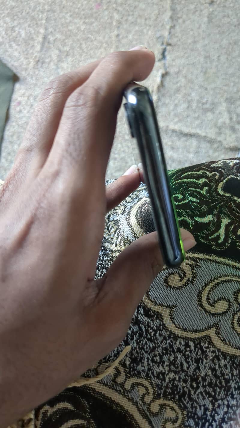 Apple iPhone X 3