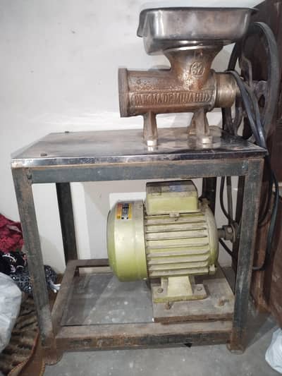 keema mechine . meat grinder