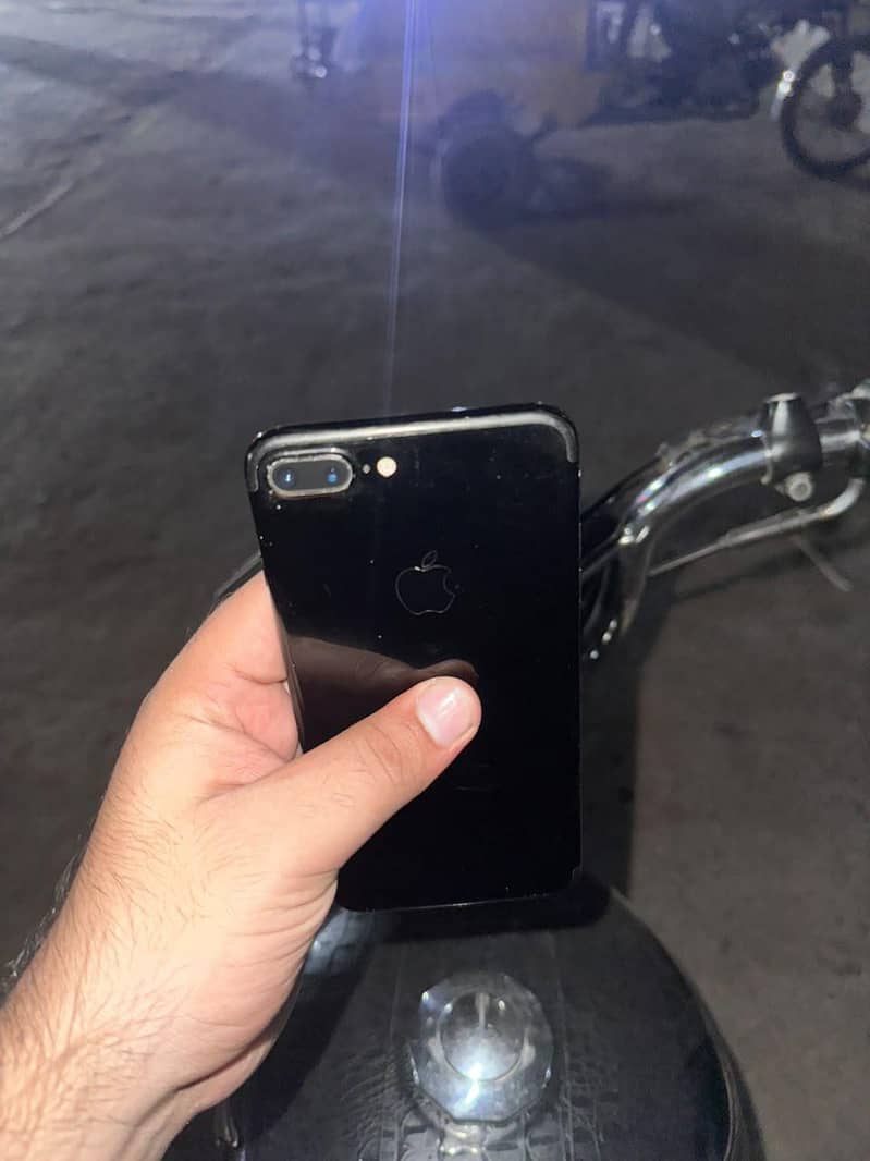 Apple iPhone 7 Plus 0