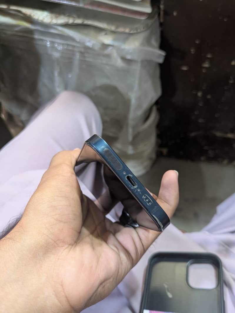 Apple iPhone 13 2