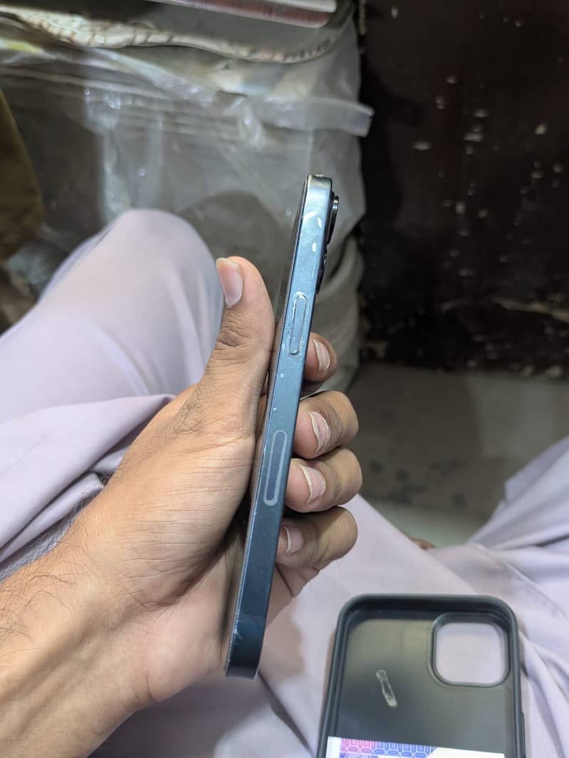 Apple iPhone 13 3