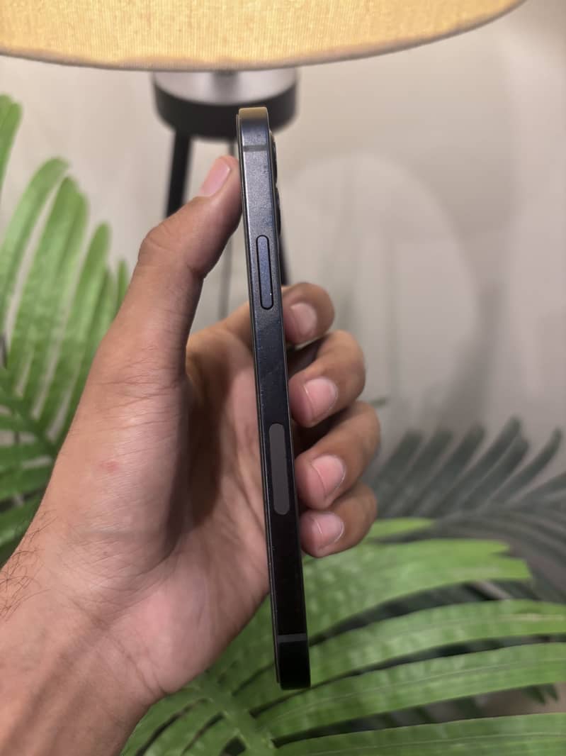 Apple iPhone 12 3