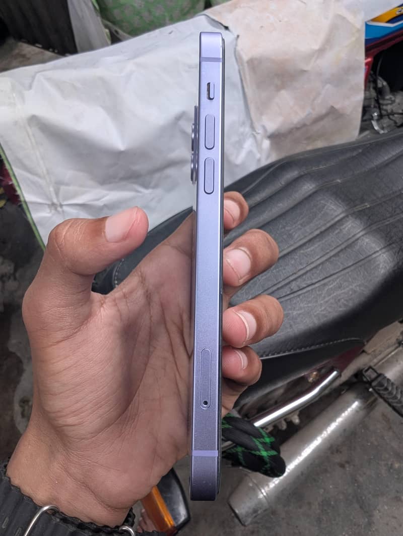 Apple iPhone 12 2