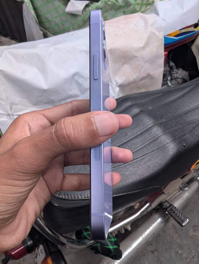 Apple iPhone 12 3